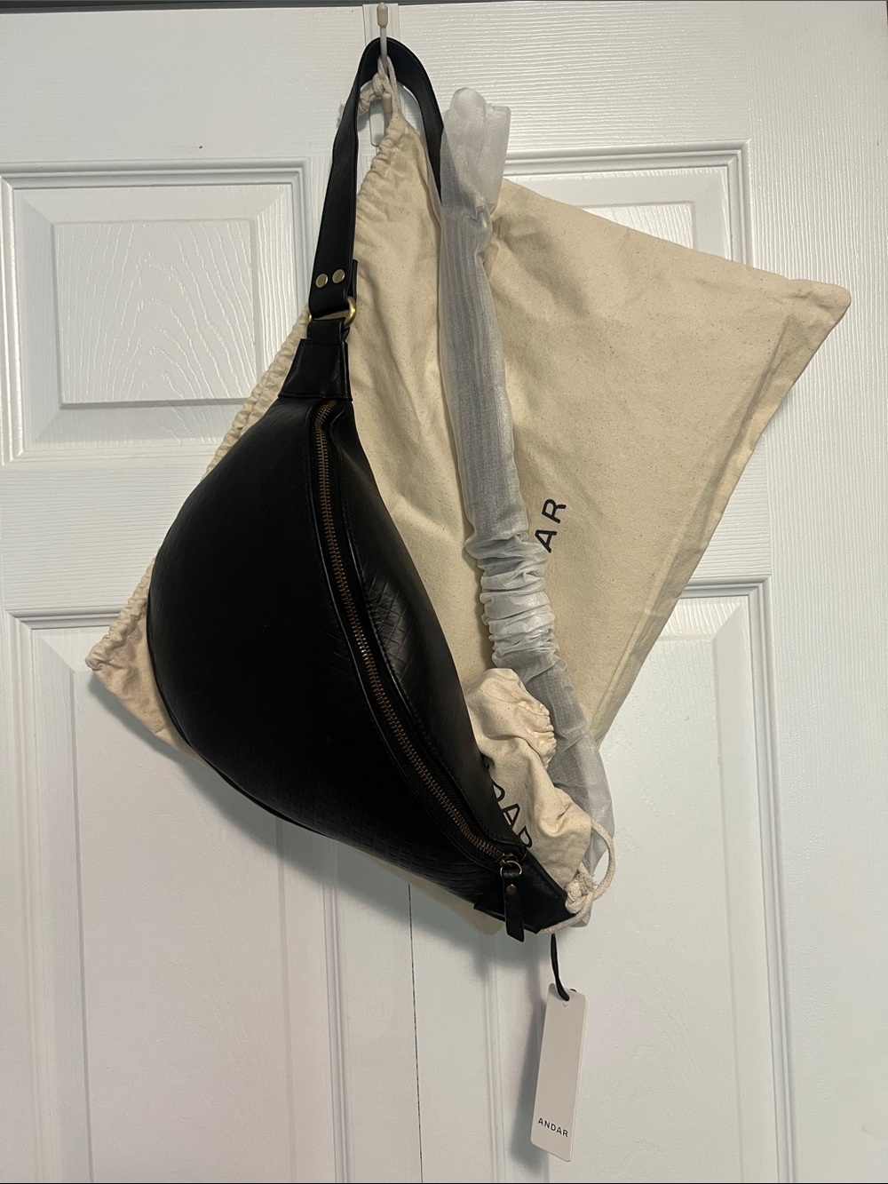 Andar Black Quilted Crossbody Bag - Sleek Everyday Carry